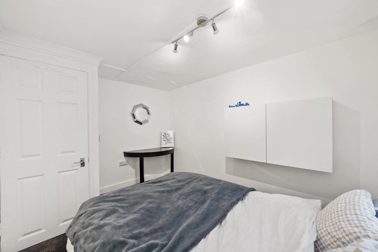 Modern One Bedroom Apartments In Brighton Exterior photo